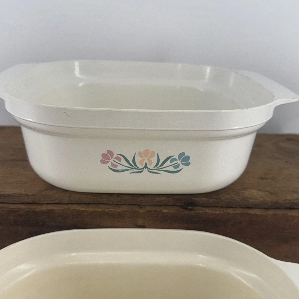 Anchor Hocking 2 1/2 Qt Microwave Dishes w/ Designs‎ 2 - No Lids 8.75